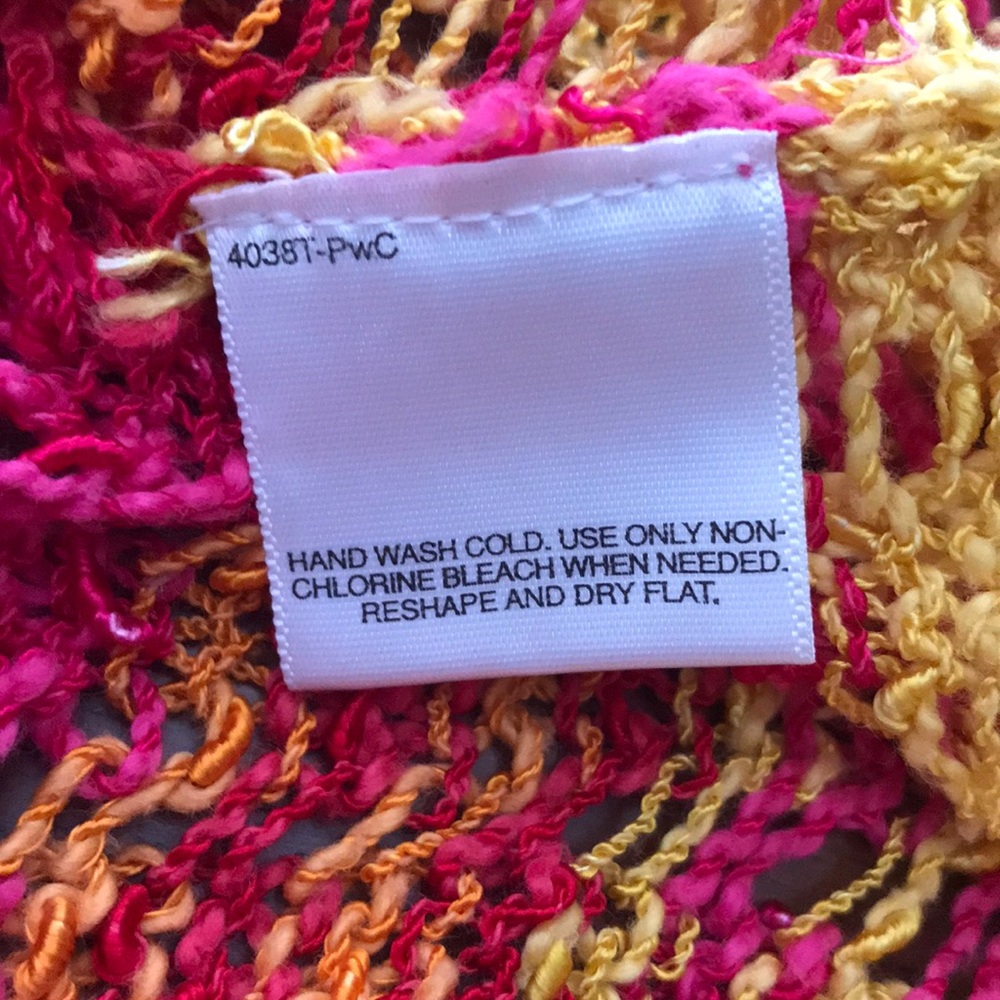 Tralia Sodi Poncho - Picture 4 of 4